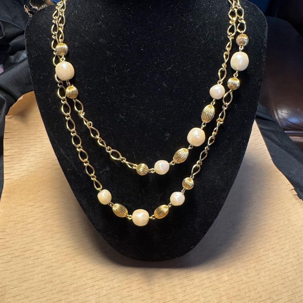 Elegant Gold and Cream Beaded Necklace
